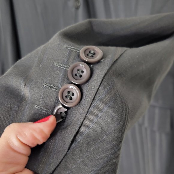 Styled in Italy Men's Gray Pinstriped  3-Button Front Pockets Suit Jacket Blazer - Picture 4 of 12
